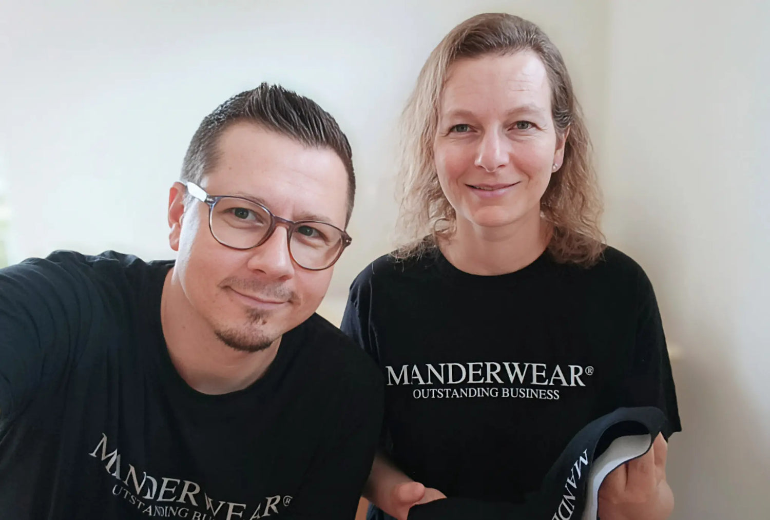 Das MANDERWEAR Team Alexis und Julia Knell