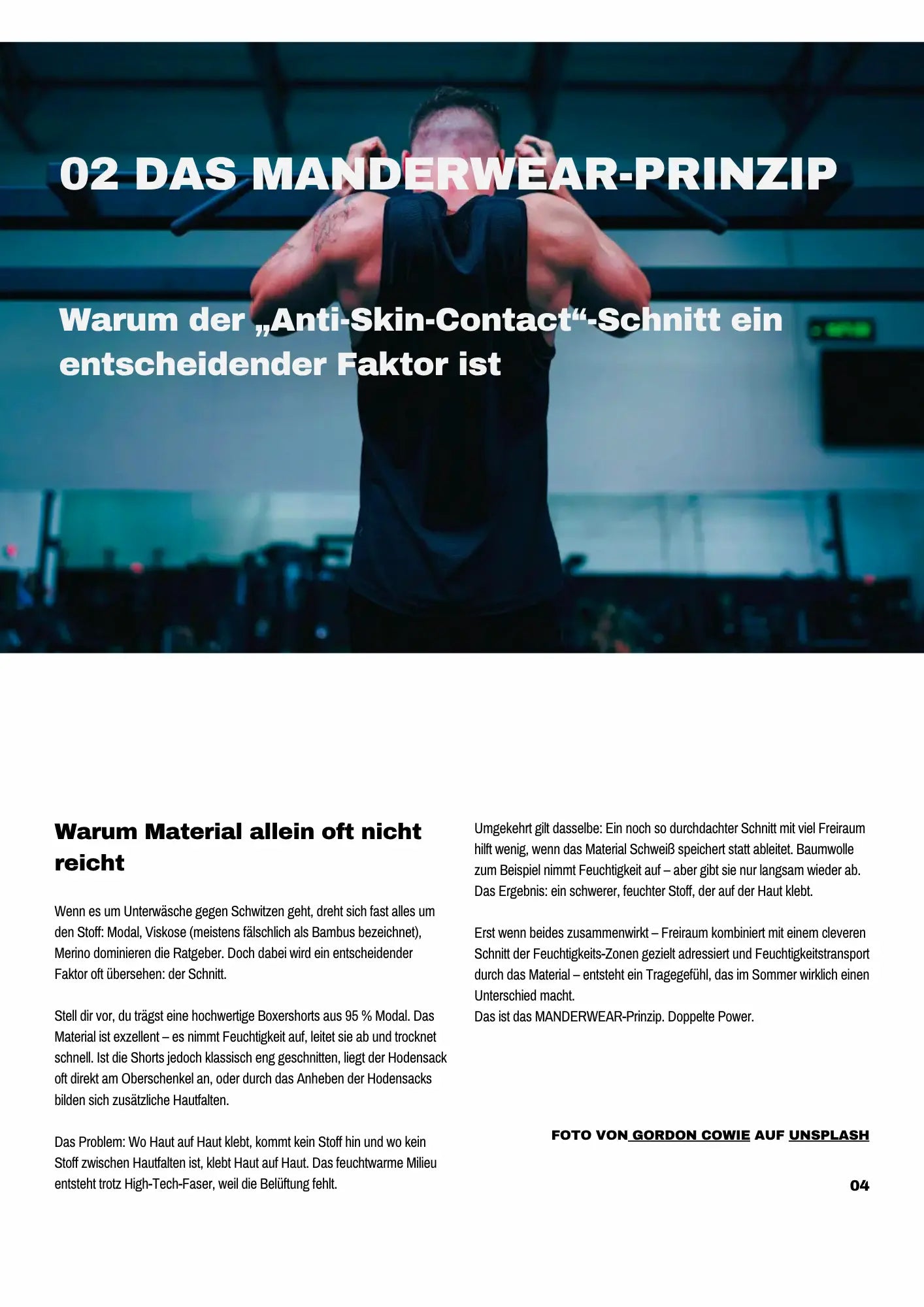 E-Book-Vorschau auf die Seite 'Das Manderwear Prinzip' mit dem Foto eines trainierten Mannes beim Sport im Studio. Der Artikel erklärt, dass MANDERWEAR durch die Kombination aus geeignetem Material und einem Schnitt, der Haut-auf-Haut-Kontakt zwischen Oberschenkel und Hoden verhindert, eine doppelte Power gegen Schwitzen liefert.