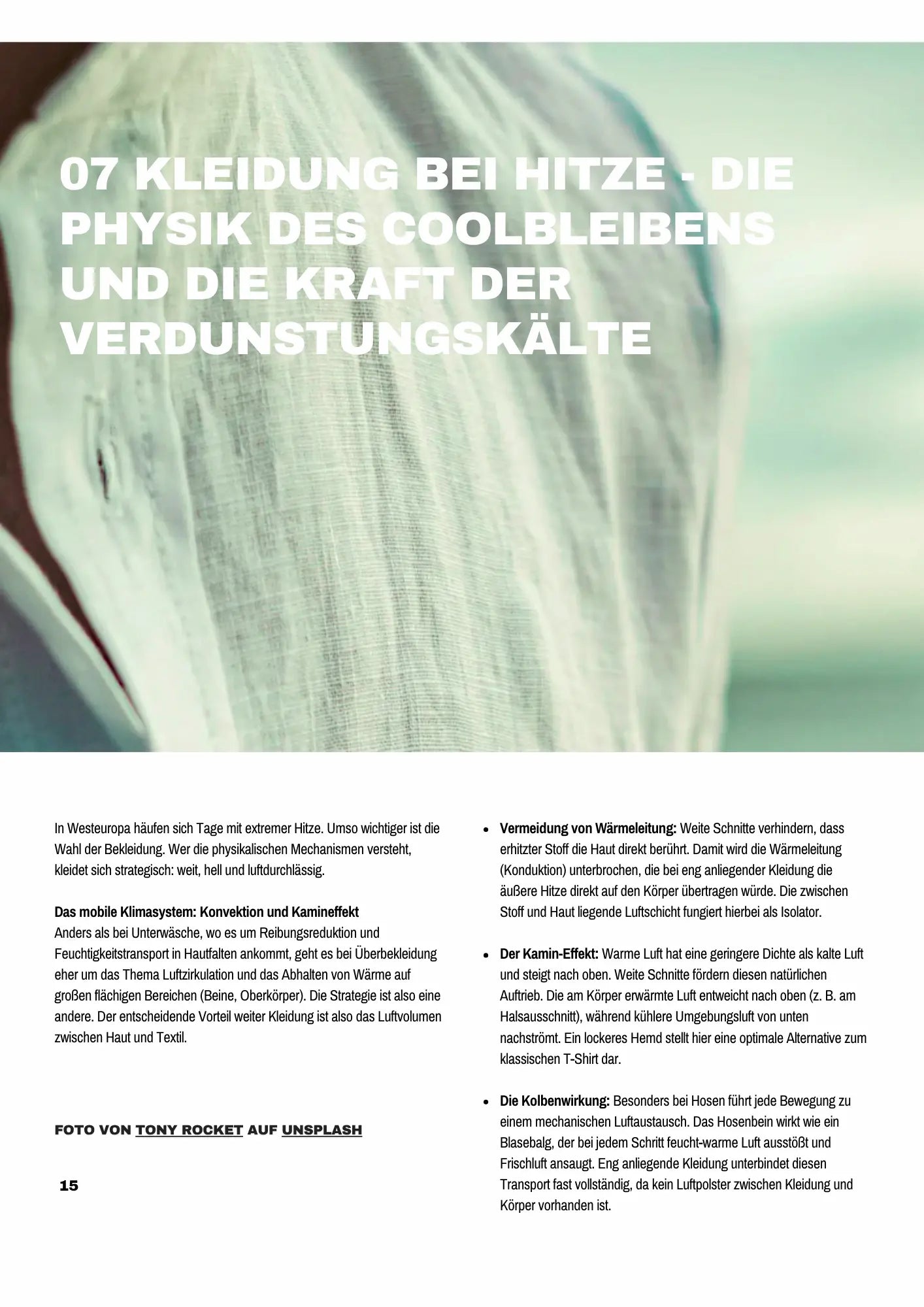 E-Book-Vorschau auf die Seite 'Kleidung bei Hitze – Die Physik des Coolbleibens und die Kraft der Verdunstungskälte'. Das Titelbild zeigt den Ausschnitt eines männlichen Oberkörpers in einem luftigen, hellbeigen Leinenhemd mit leger geöffnetem Knopf vor einem Gewässer.